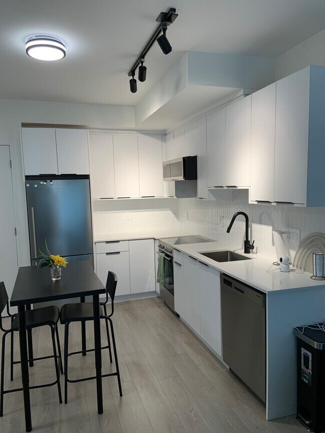 Photo du bâtiment - 10620-10132 132 St