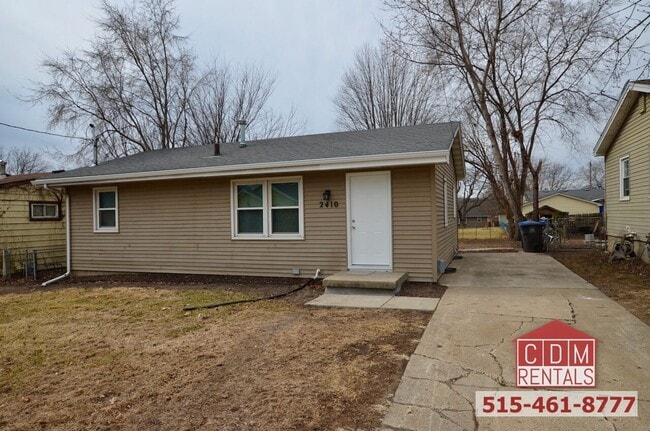 Building Photo - DSM Ranch - Newly Renovated!