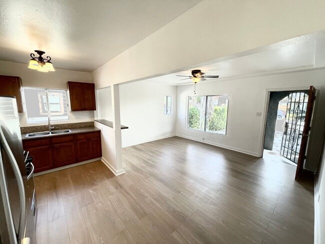 Foto del edificio - 3659 6th Ave