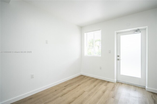Foto del edificio - 1955 NW 2nd Ct
