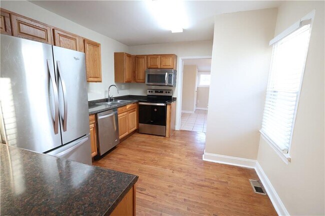 Foto del edificio - 2561 Eastwood Dr