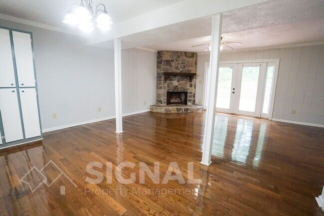 Foto del edificio - 302 Old Rocky Ridge Ln