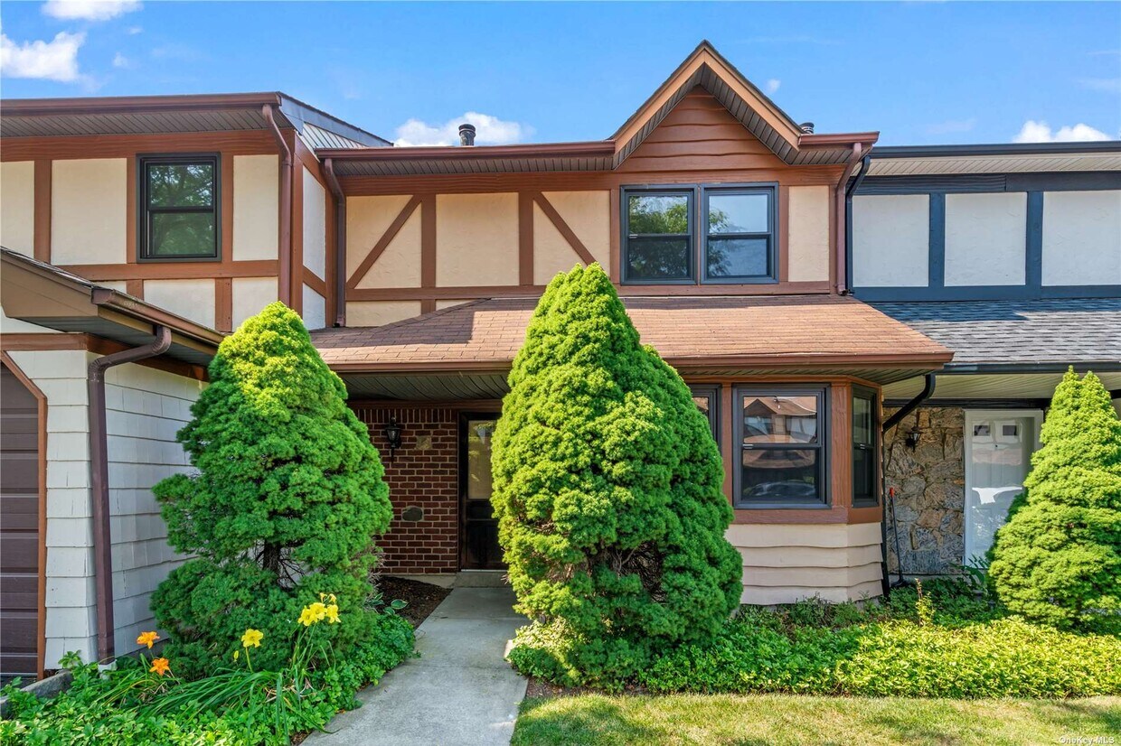 Primary Photo - 9 Cold Harbour Ln