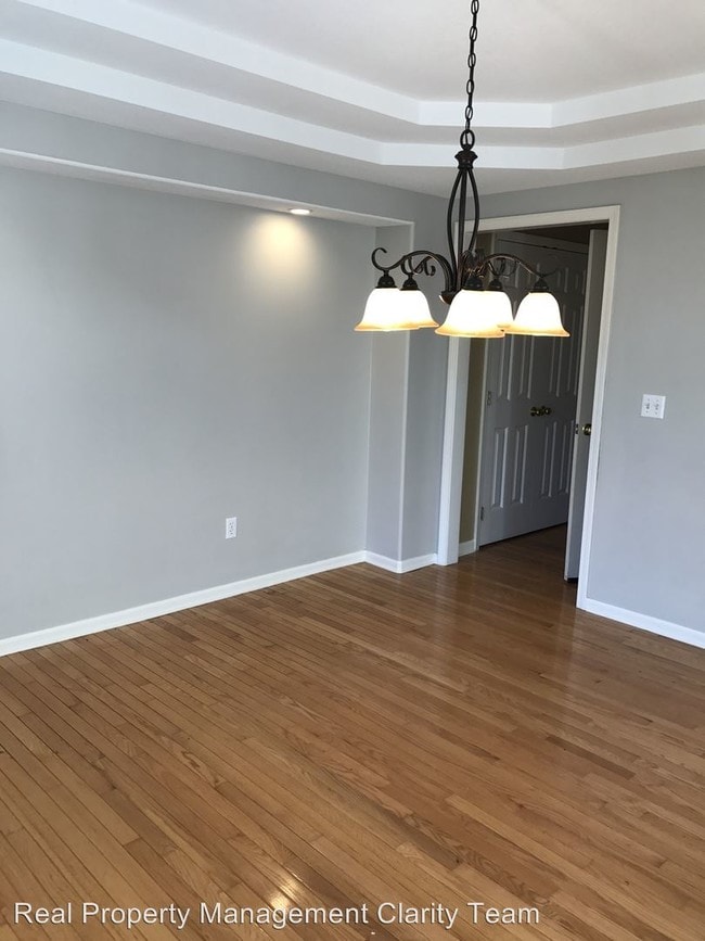 Building Photo - 8428 Willow Glen Ct