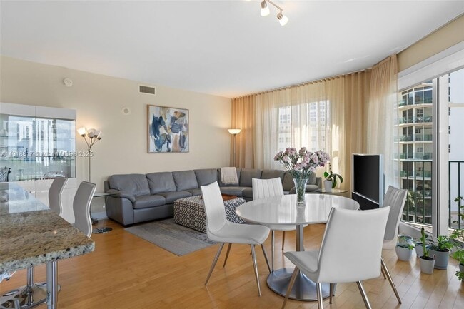 Building Photo - 20000 E Country Club Dr