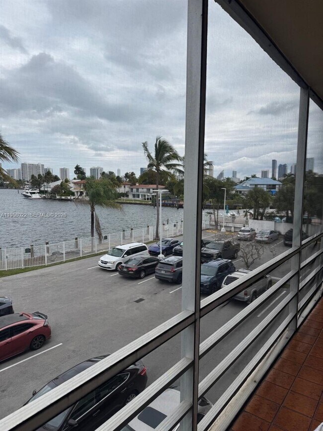 Foto del edificio - 2821 N Miami Beach Blvd