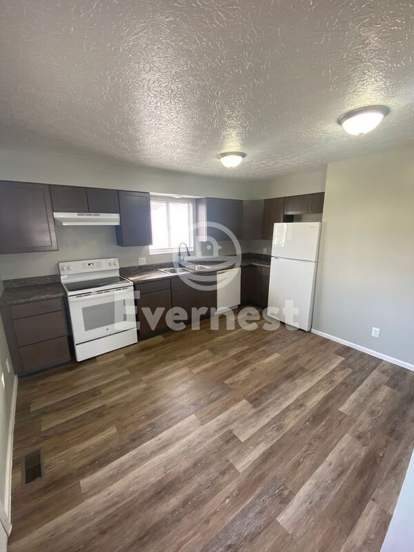 Building Photo - 5760 Ponderosa Dr