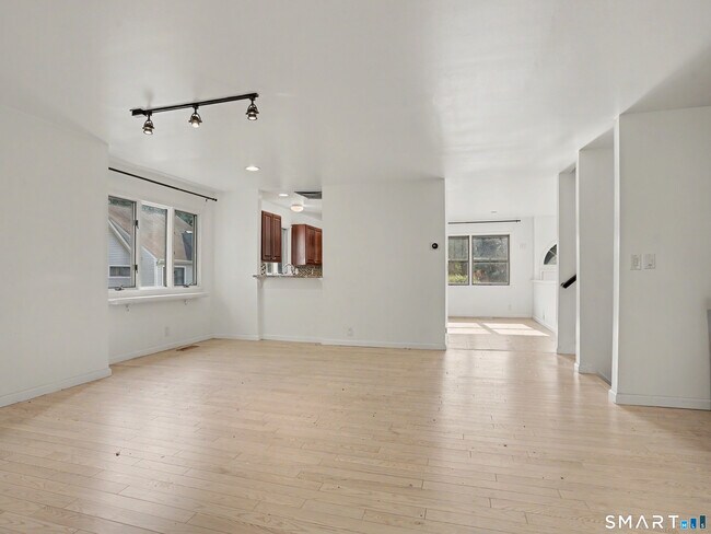Foto del edificio - 197 Sheep Hill Rd