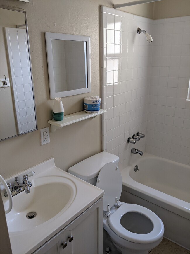 Foto del edificio - 6416 Romack Cir