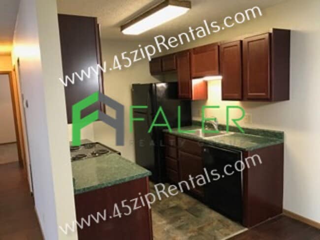 Building Photo - Spacious Ground Floor Condo with Patio