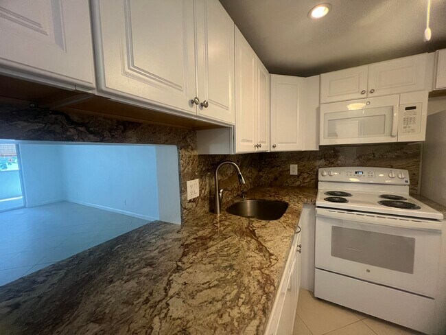 Foto del edificio - 2615 NE 3rd Ct