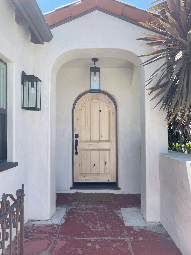 Custom Details Throughout - 1616 Linda Rosa Ave