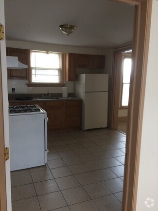 Building Photo - 47 Conger Ave