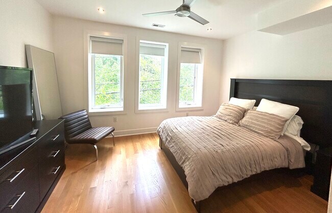 Foto del edificio - 261 Leverington Ave