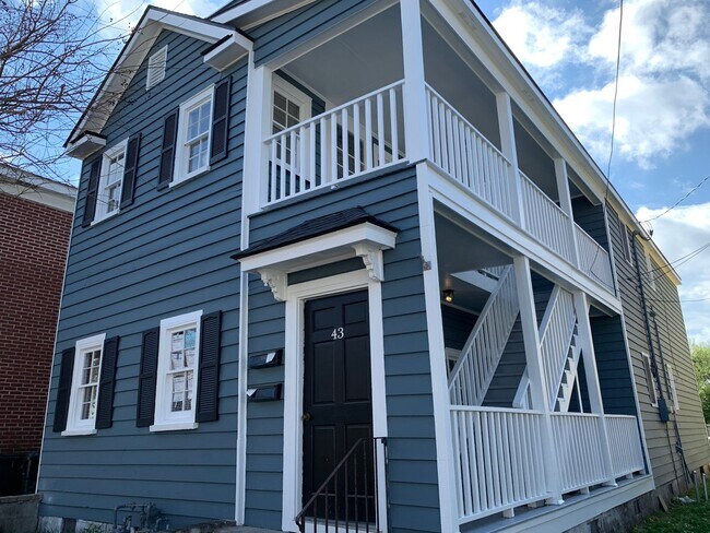 Building Photo - Great Downtown Duplex Unit!