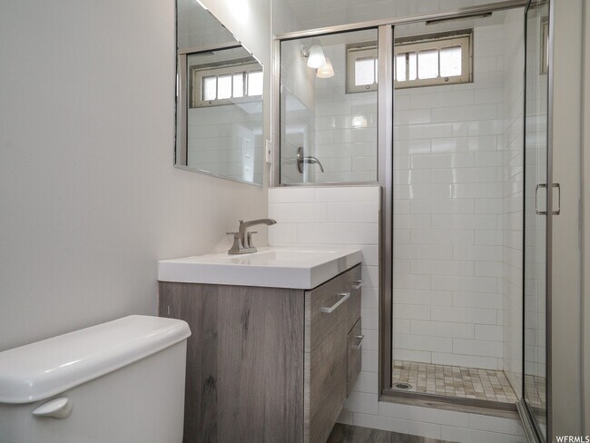 Foto del edificio - 4250 Edgehill Dr