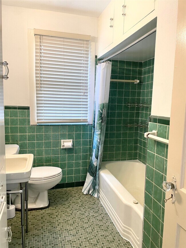 Foto del edificio - 3326 Triplett St