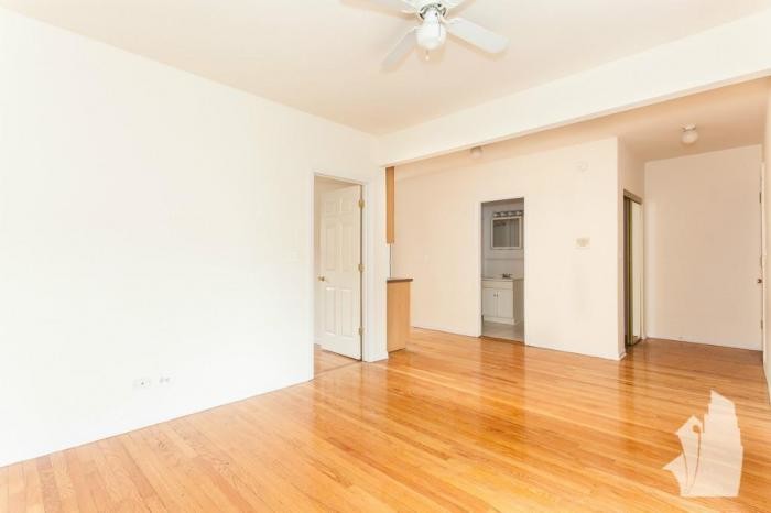 Primary Photo - 2 bedroom in Chicago IL 60657