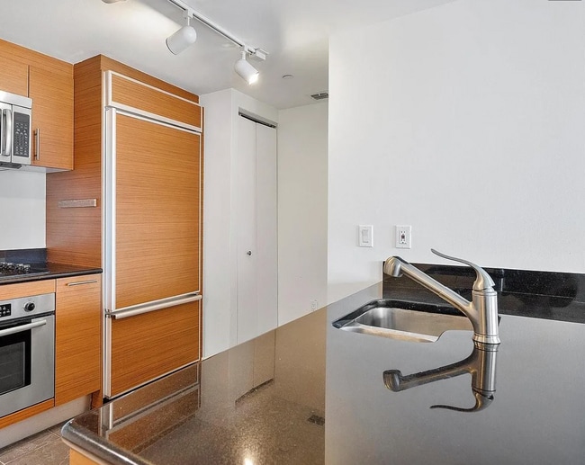 Building Photo - 50 Biscayne Blvd