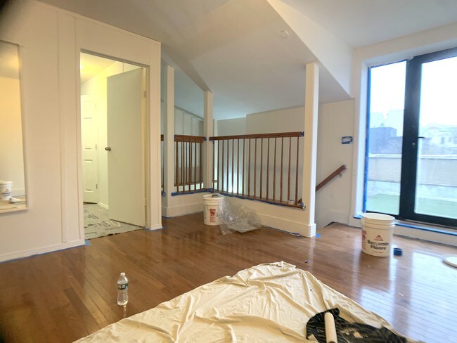 Building Photo - 186 Scholes St