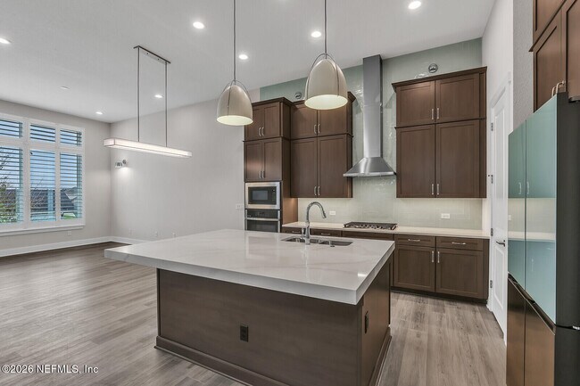 Building Photo - 459 Crestview Dr