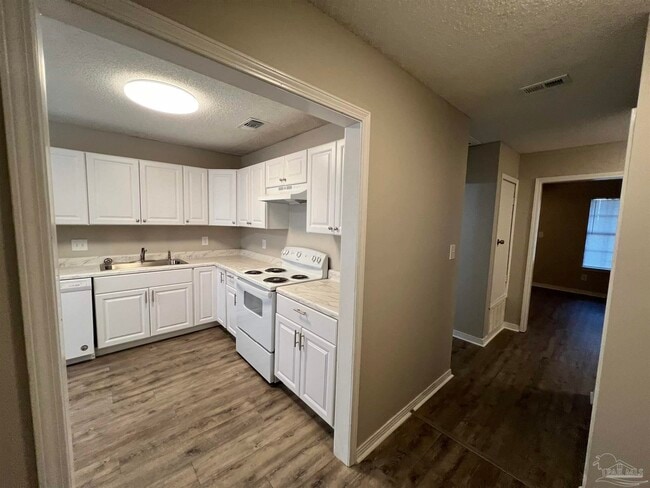 Foto del edificio - 1350 Fairchild St