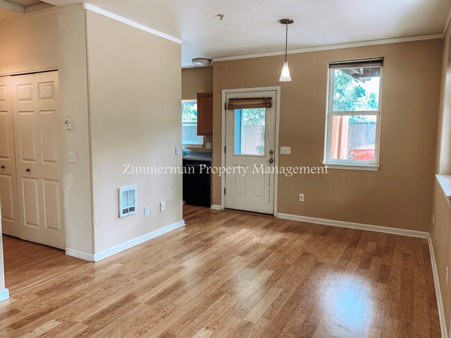 Building Photo - Adorable Two-Bedroom Home