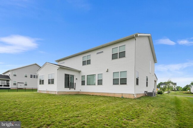Building Photo - 2639 Hawthorn Dr