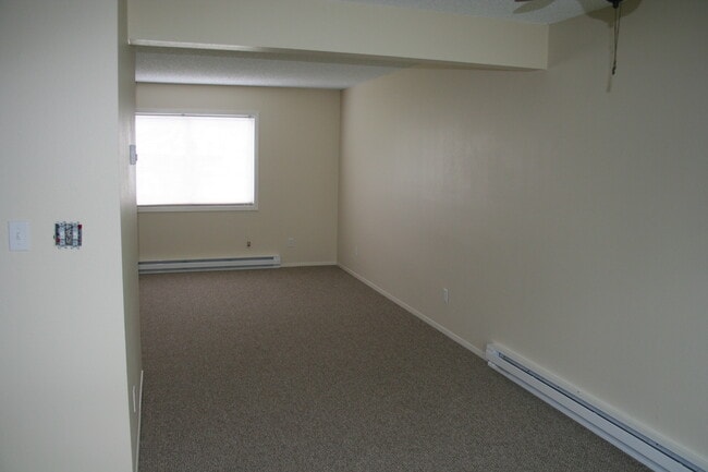 Building Photo - 725 Waverly Pl