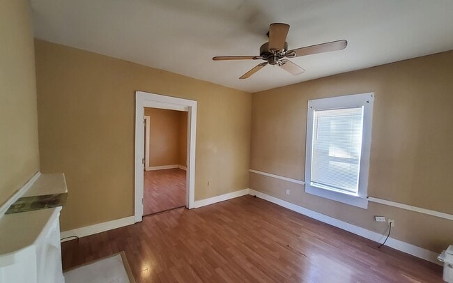 Building Photo - 2917 Yale Ave