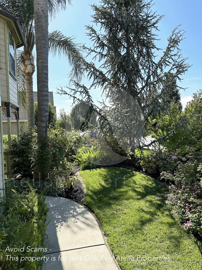 Building Photo - 5033 W Wren Ave
