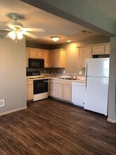 Building Photo - 1023 Garden Dr