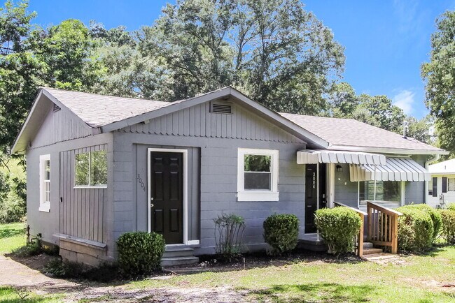 Foto del edificio - 3004 Forestdale Blvd