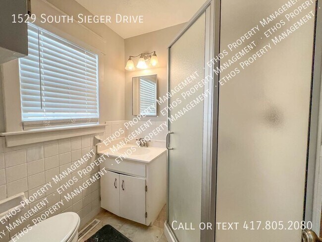 Building Photo - Midtown 3 Bedroom/2 Bath Home