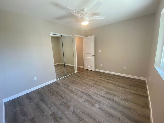 Foto del edificio - 5376 Brockbank Pl