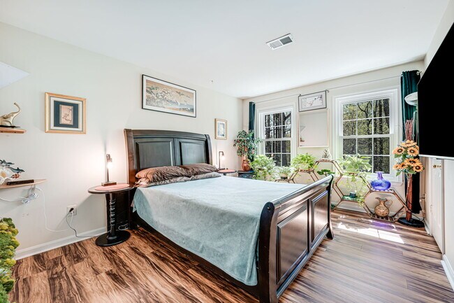 Foto del edificio - 2241 Lovedale Ln