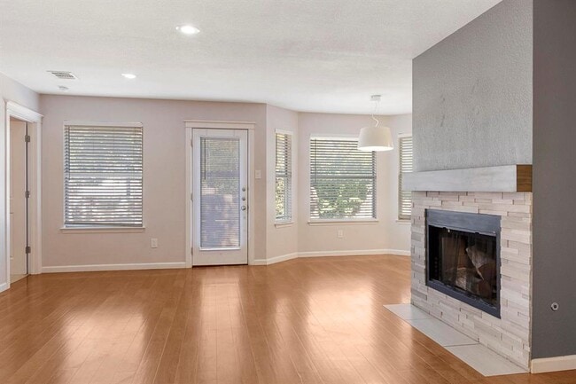 Building Photo - 2305 Wright Cir