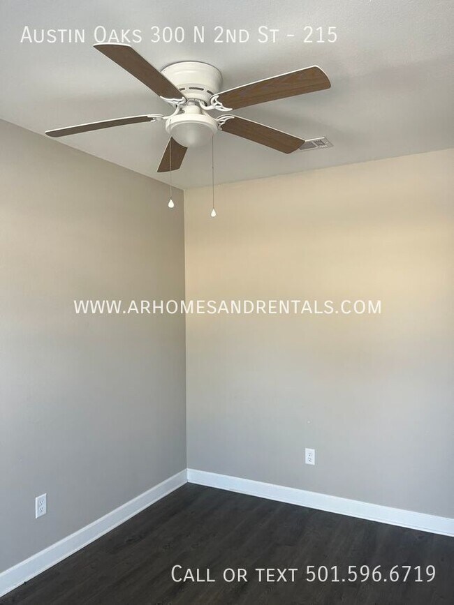 Building Photo - Austin Oaks 300 N 2nd St, 215 | 2 Bedroom ...