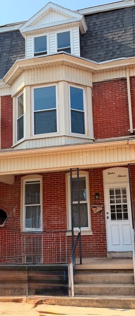Building Photo - 1211 W Poplar St