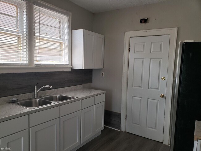 Foto del edificio - 3 br, 1 bath Duplex - 2958-2960 Tyler St. ...