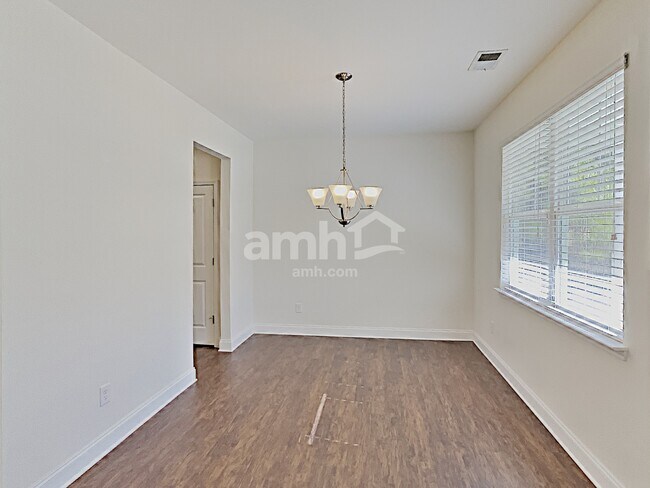 Foto del edificio - 209 McBee Pl