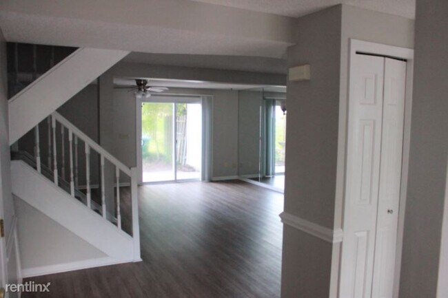 Building Photo - 2 br, 2.5 bath Townhome - 235 Water Oak Dr.