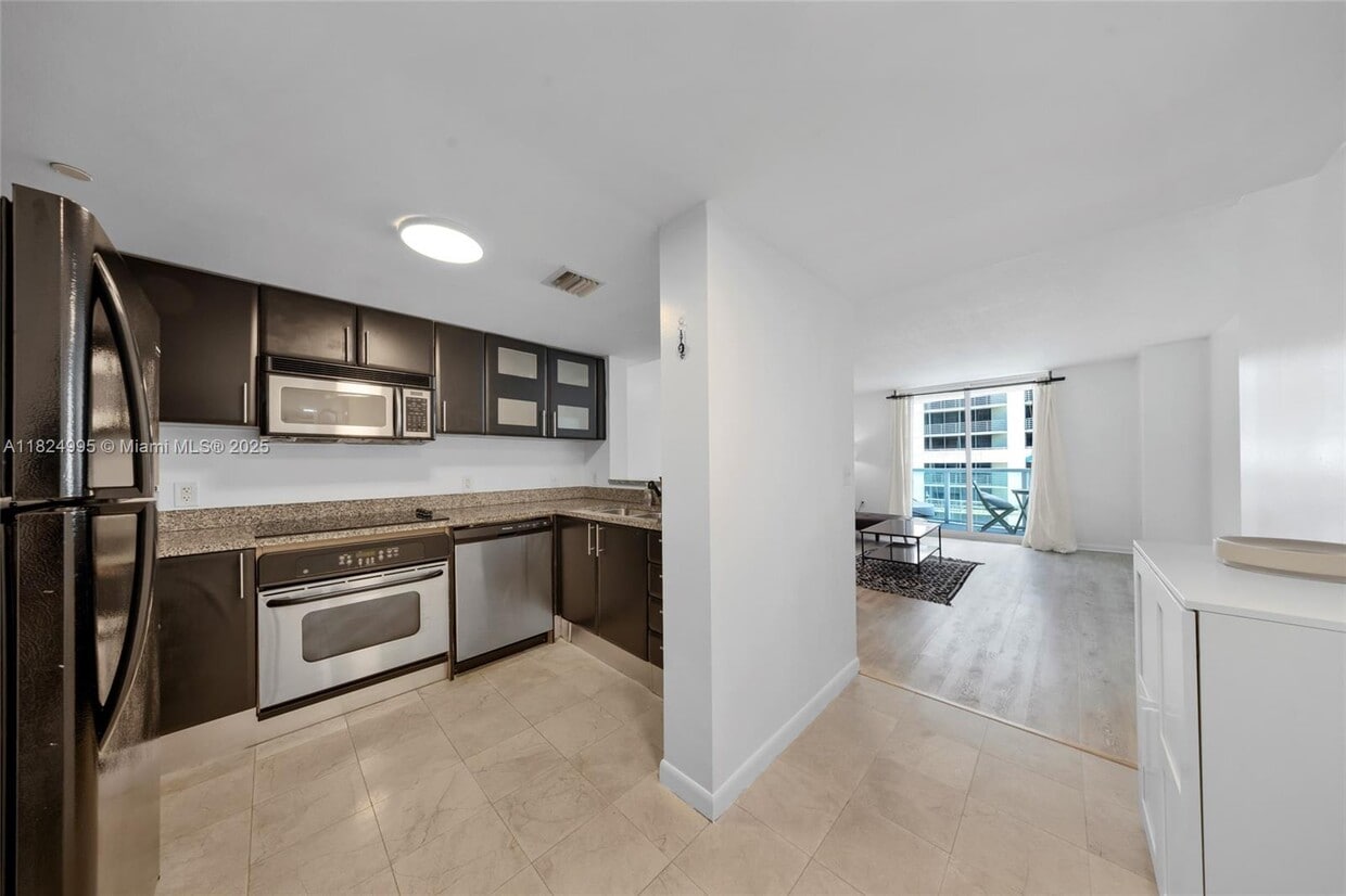 Primary Photo - 2101 Brickell Ave