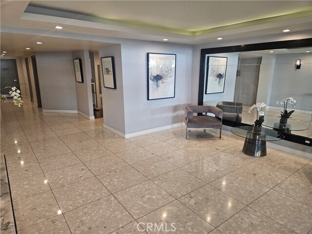 Building Photo - 8530 Holloway Dr