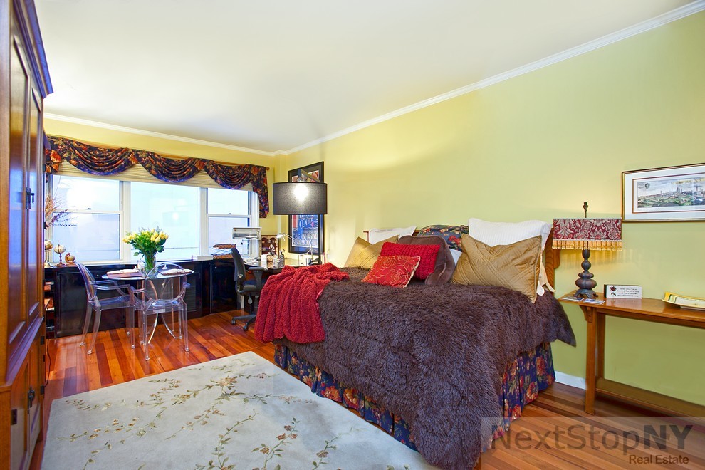 Foto principal - 310 E 49th St