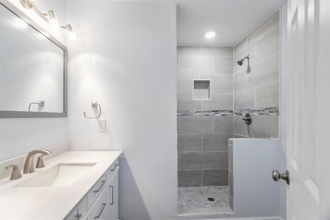 Foto del edificio - 4144 Canby Ln
