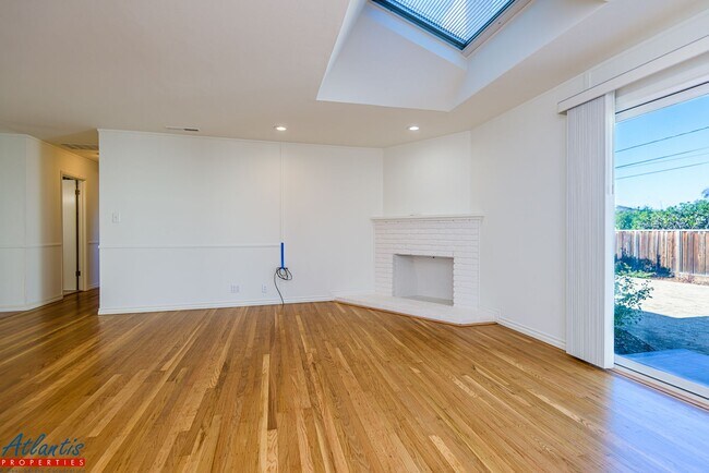 Building Photo - Gorgeous Home | Desirable Location