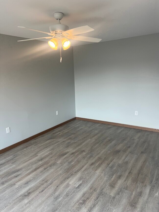 Sala de estar - 119 N Main St