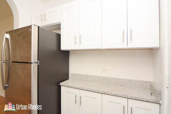Foto del edificio - 2359 N Drake Ave