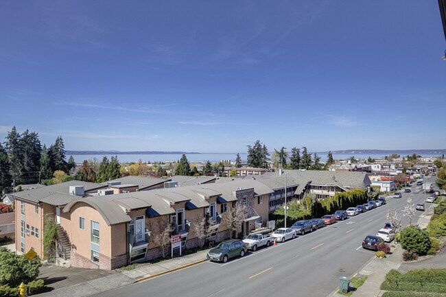 Building Photo - 651 5th Ave S